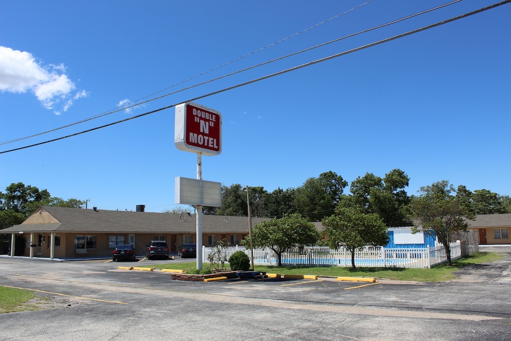 Double N Motel 1/32
