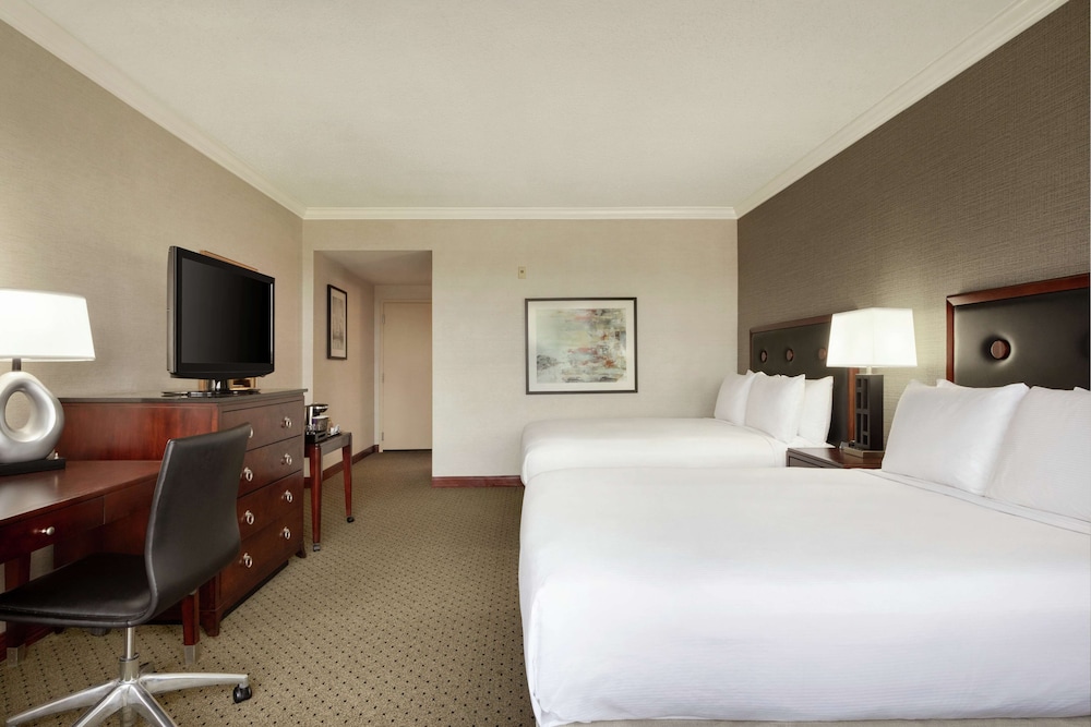 DoubleTree by Hilton South Charlotte Tyvola 12/54
