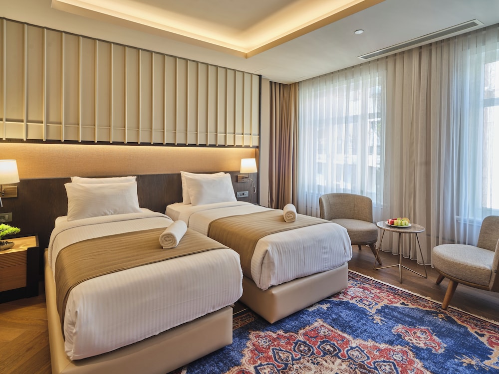 Four G Hotel 13/50