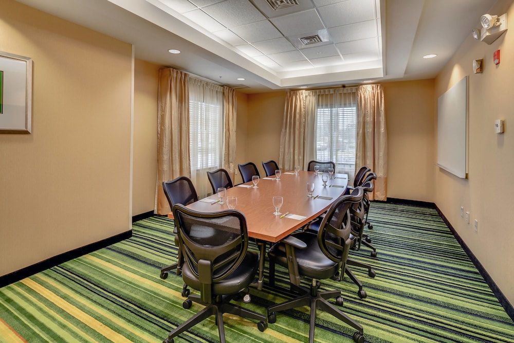 Fairfield Inn and Suites Jacksonville Beach 43/54