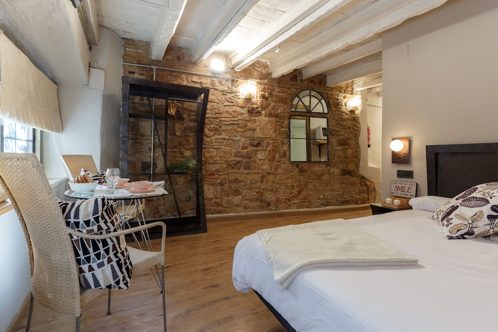 Ainb Picasso Corders Apartments 12/58