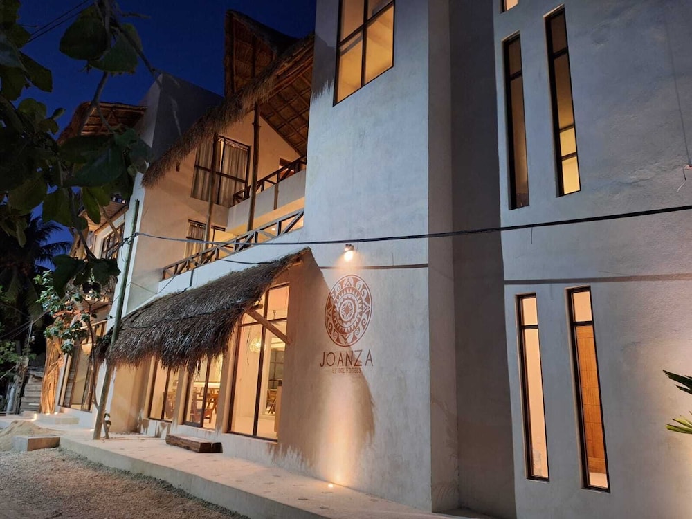 Joanza by OOL Hotels 7/50