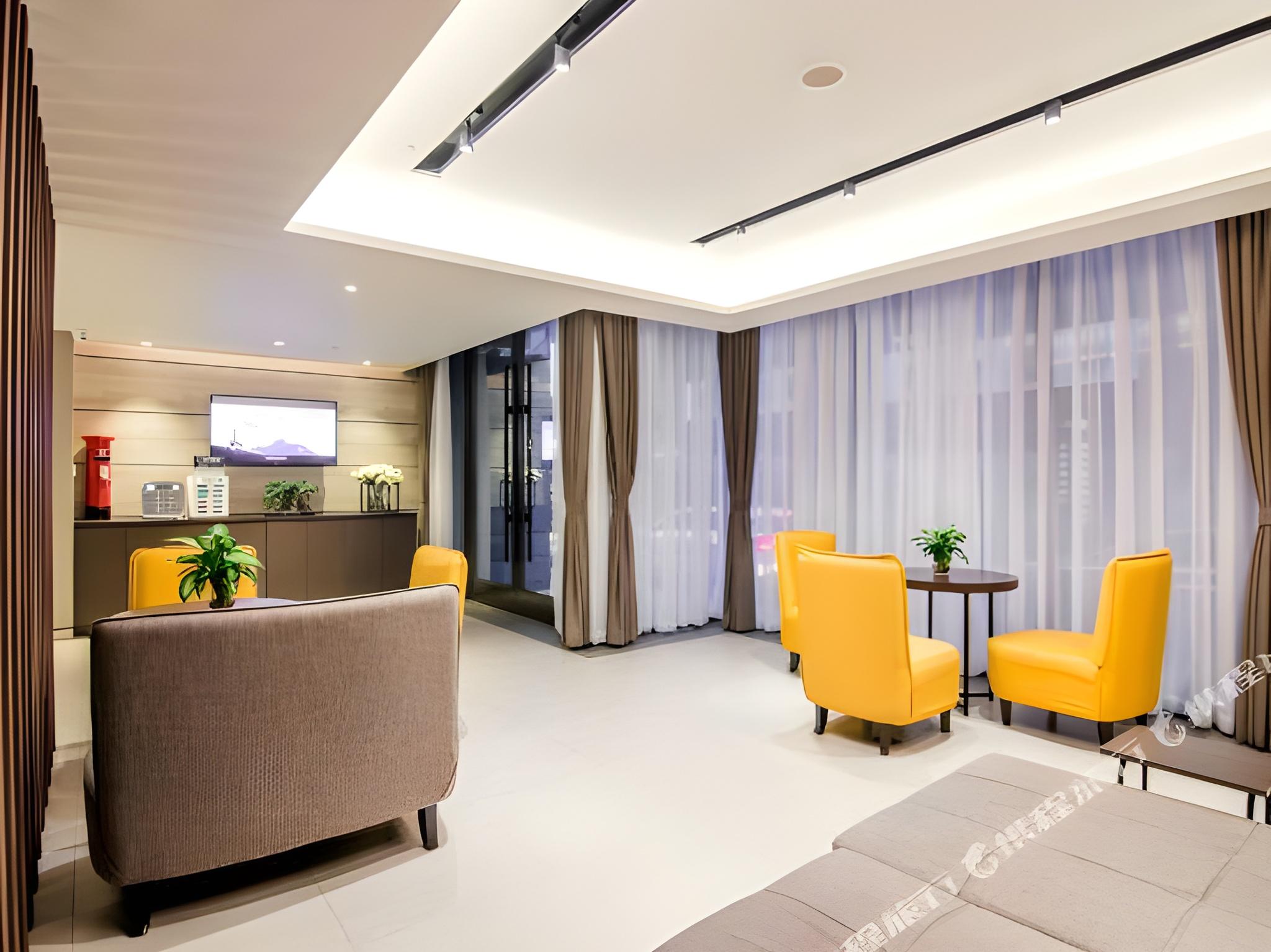 Home Inn Plus (Shanghai Bund Jinling East Road store) 4/28