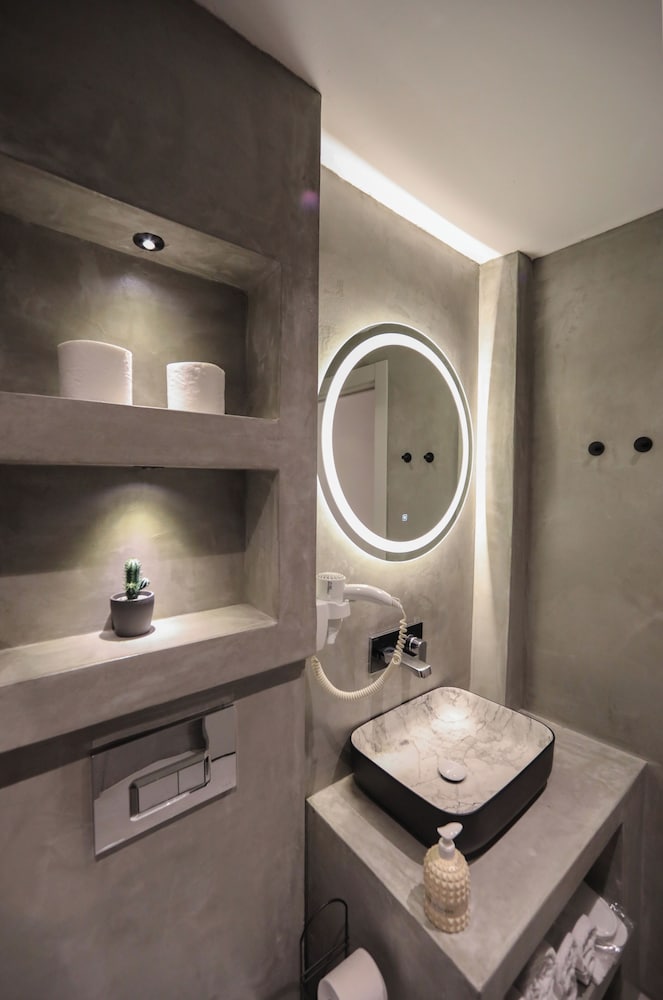 Dove Hotel 46/47