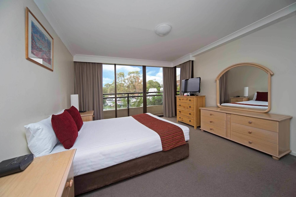 BreakFree Capital Tower Canberra 17/45