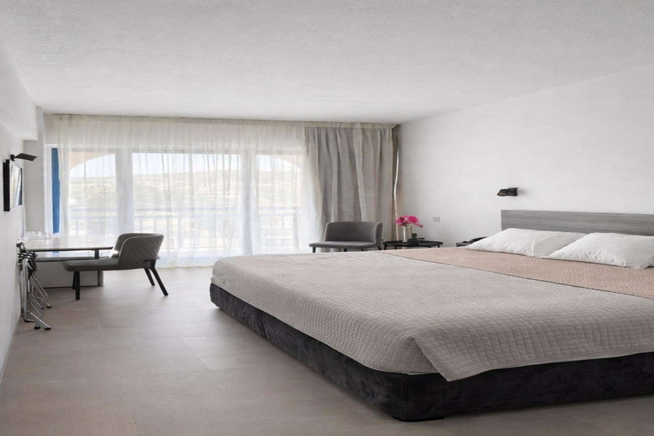 Navarria Hotel 12/50