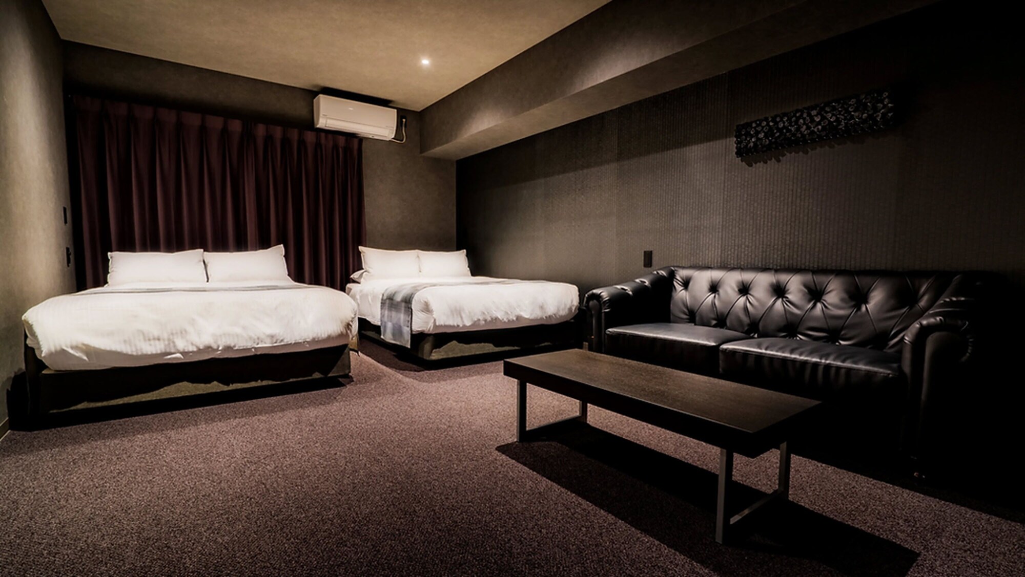 Deluxe, Suite, 4 Double Beds, Murphy Bed, Sofa, Hot Tub
