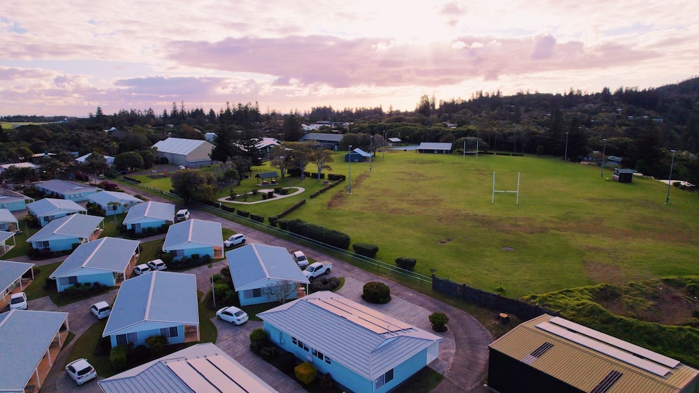 Aloha Apartments 50/61