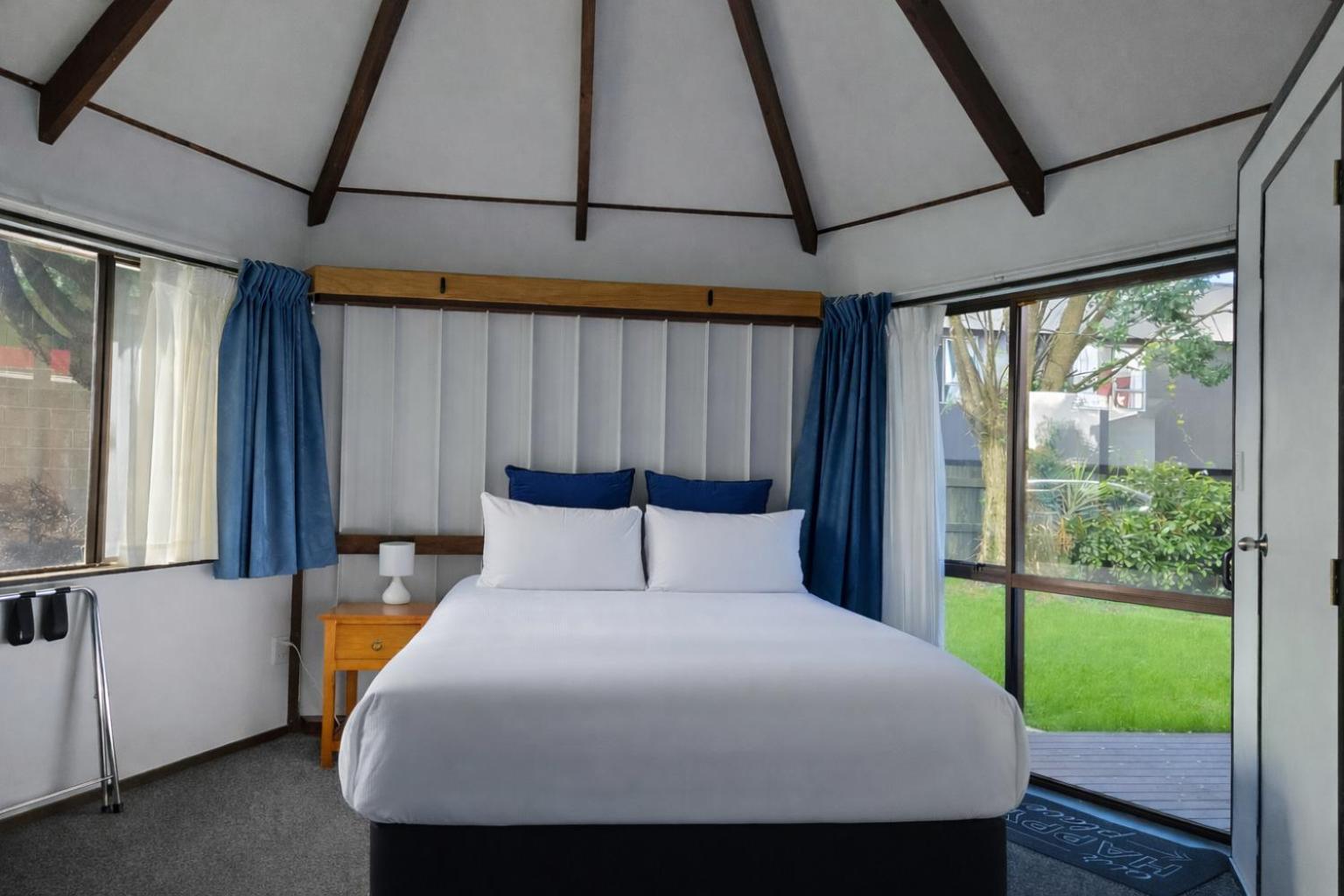 3 Bedrooms, House