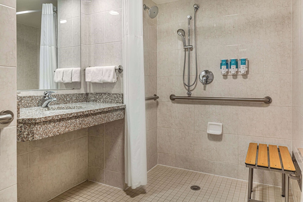 Drury Inn and Suites Southwest St. Louis 48/50