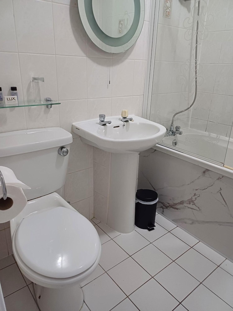 Kings Park Hotel 52/56