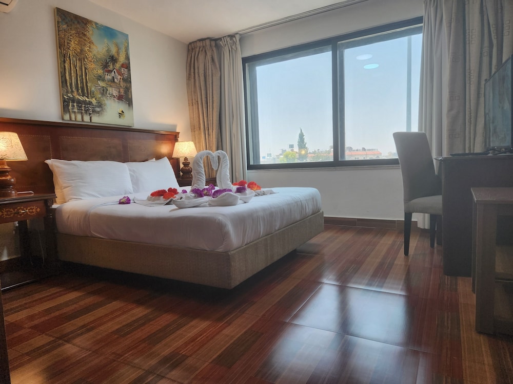 Orchid Hotel 7/34