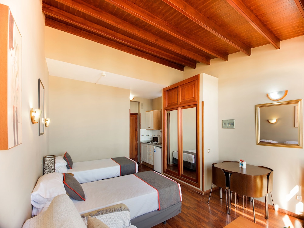 Miami Las Palmas Apartments 25/70