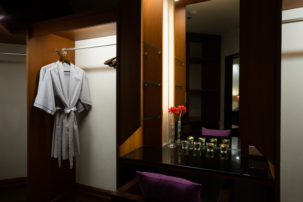 Centre Point Plus Hotel Pratunam 11/74