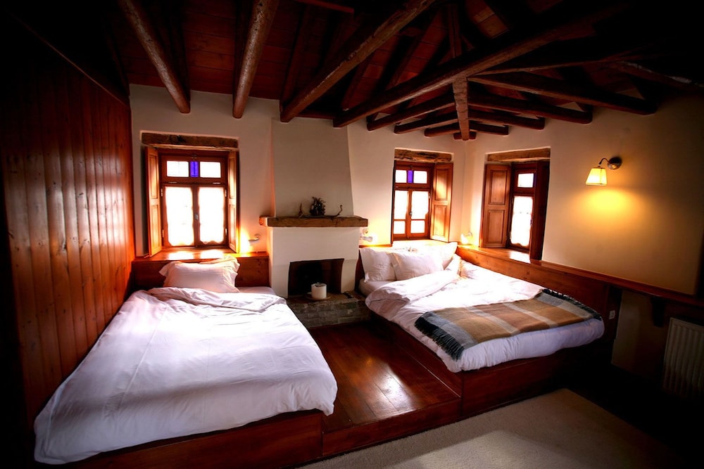 Papaevangelou Hotel 12/66