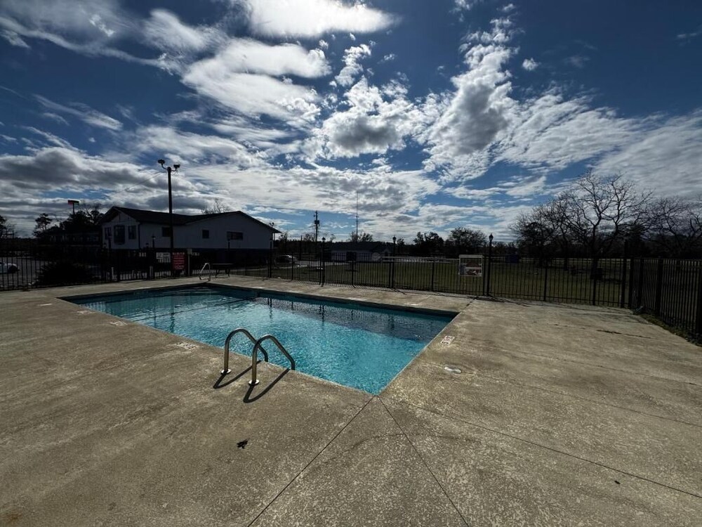 OYO Briarwood Motel 40/49