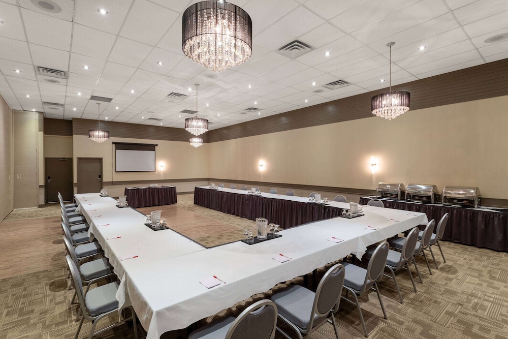 Ramada By Wyndham Northern Grand Hotel Conference Centre 53/58