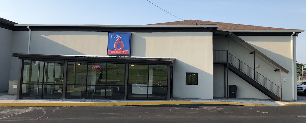 Studio6 Indianapolis, IN 54/61