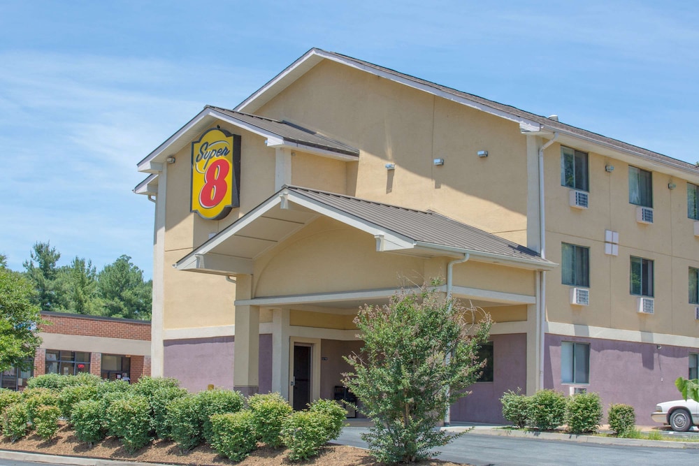 Super 8 by Wyndham Charlottesville 1/51