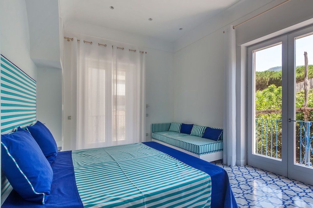 Comfort, 1 King and 1 Single Beds