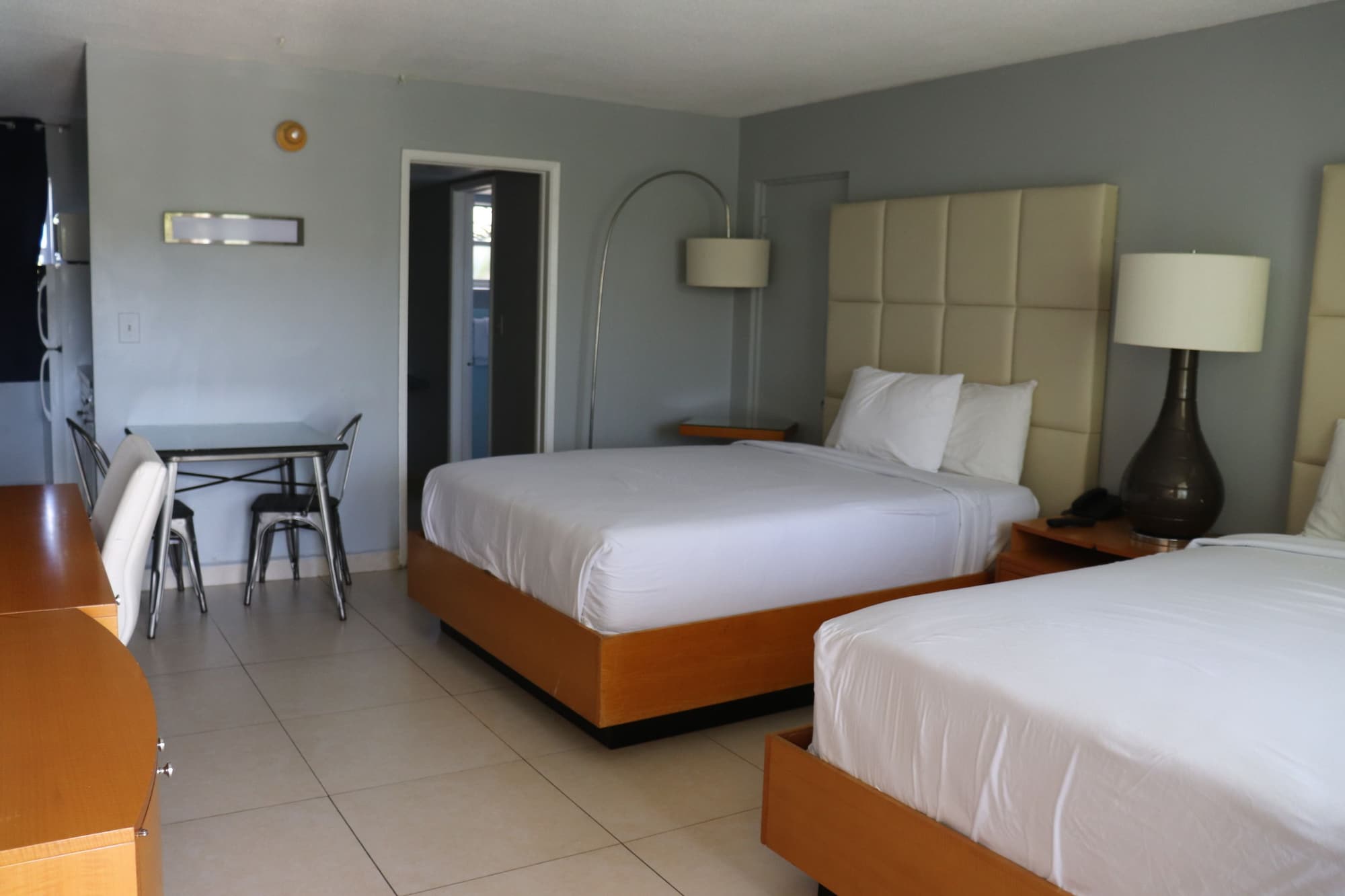 EXECUTIVE, 2 QUEEN BEDS, POOL VIEW, GARDEN AREA