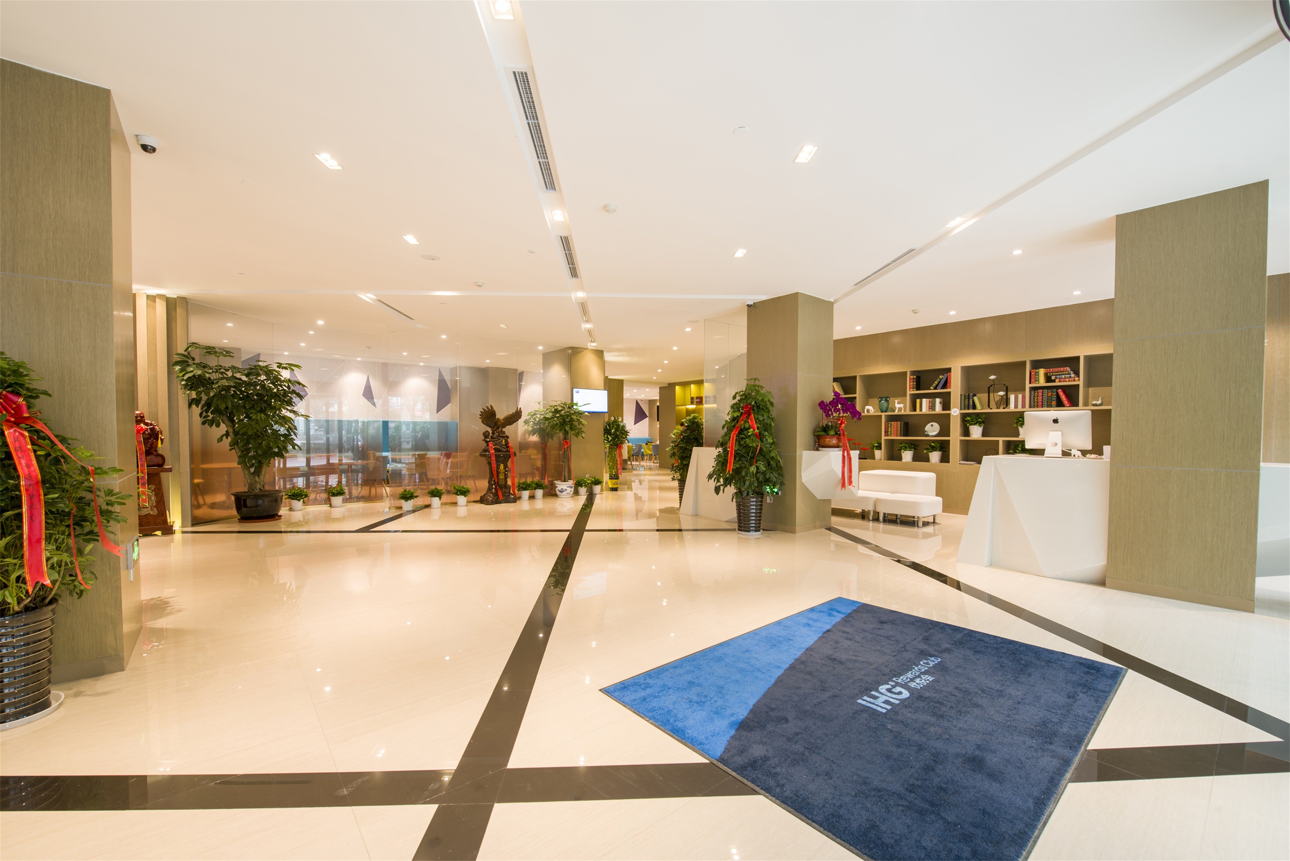 HOLIDAY INN EXPRESS CHENGDE DOWNTOWN 8/86