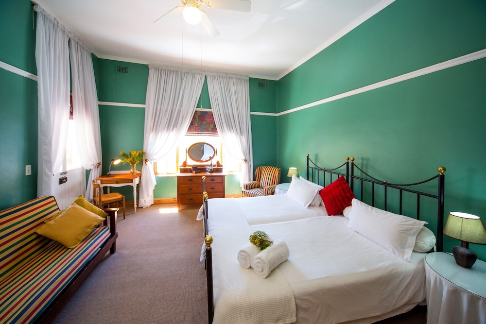 Mountain Manor Guest House 7/50