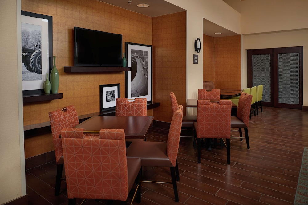 Hampton Inn and Suites Rogers 20/29