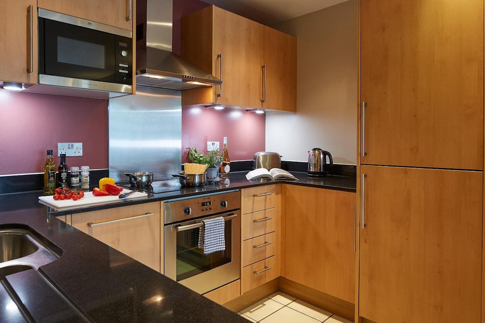 Marlin Apartments Empire Square 17/26
