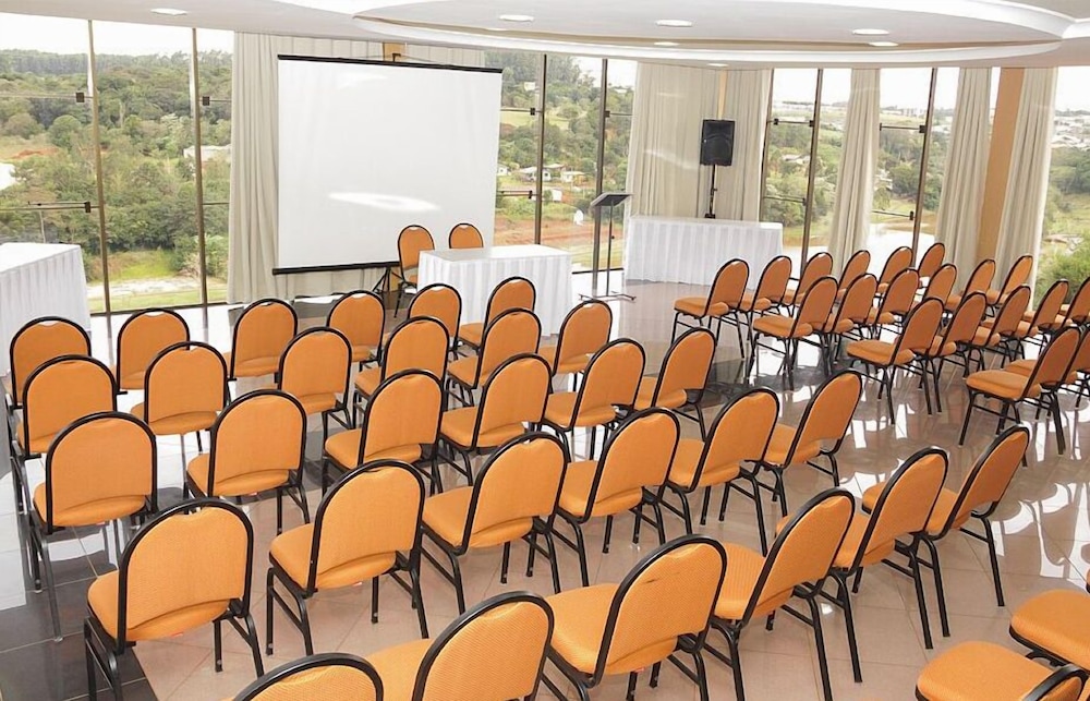 Hotel Lago Dourado 54/64