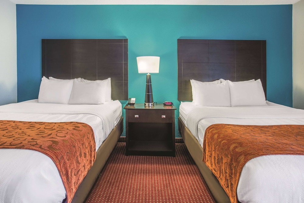 La Quinta Inn and Suites by Wyndham O Fallon, IL - St. Louis 15/37
