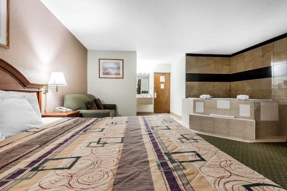 Quality Inn & Suites Binghamton Vestal 8/31