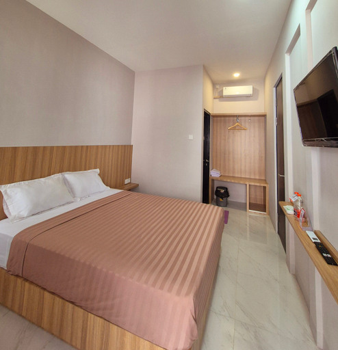 Standard, Queen Bed