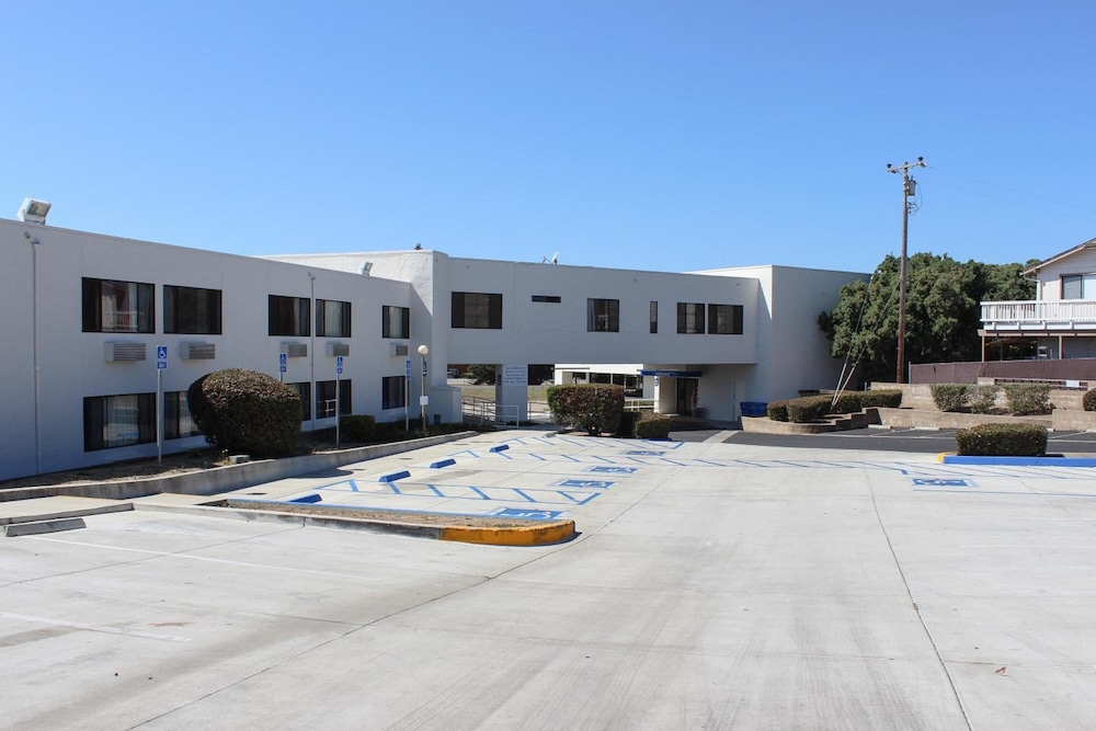 Motel6 San Simeon, CA - Hearst Castle Area 56/63