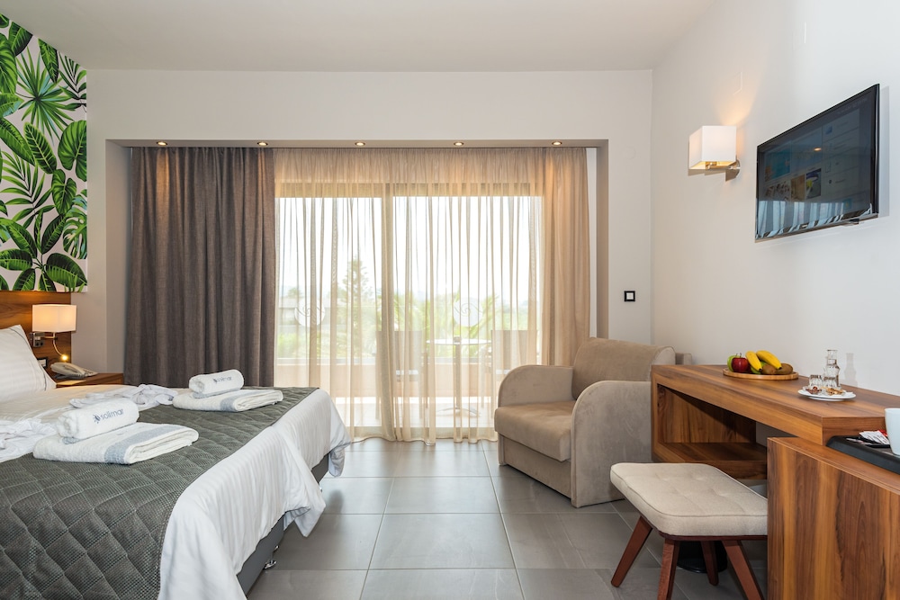 SUPERIOR, DOUBLE OR TWIN BED