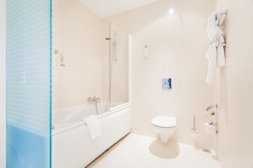 QUBUS HOTEL GLIWICE 62/64