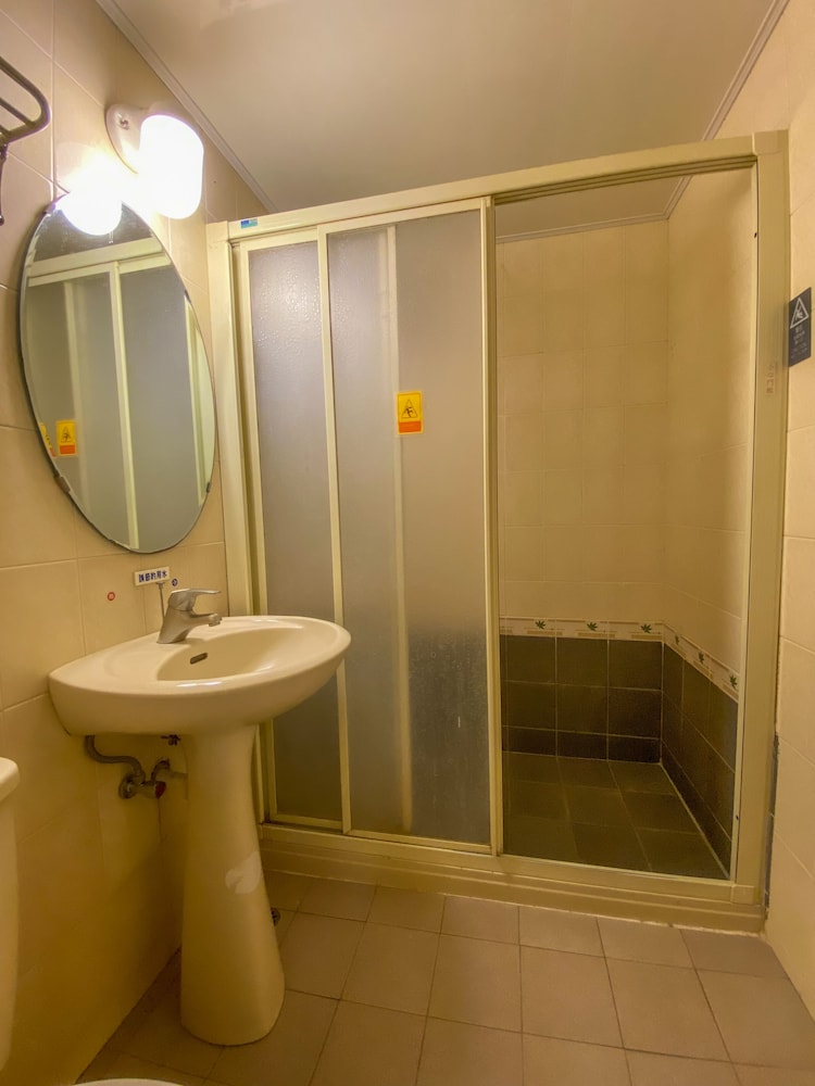 Hua Guo Hotel 48/50