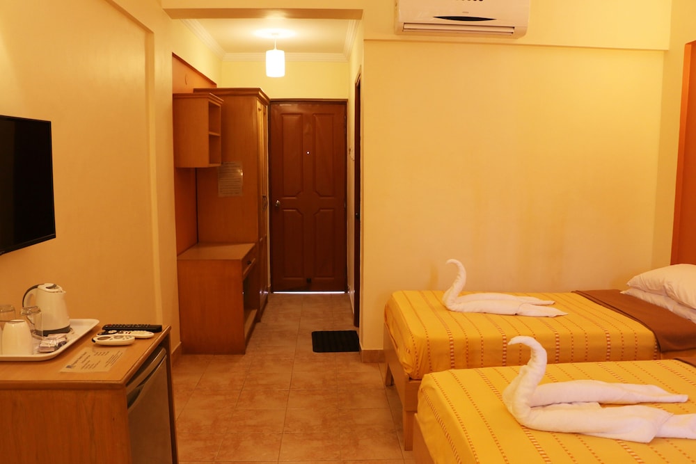 DELUXE, TWIN BEDS, POOL VIEW