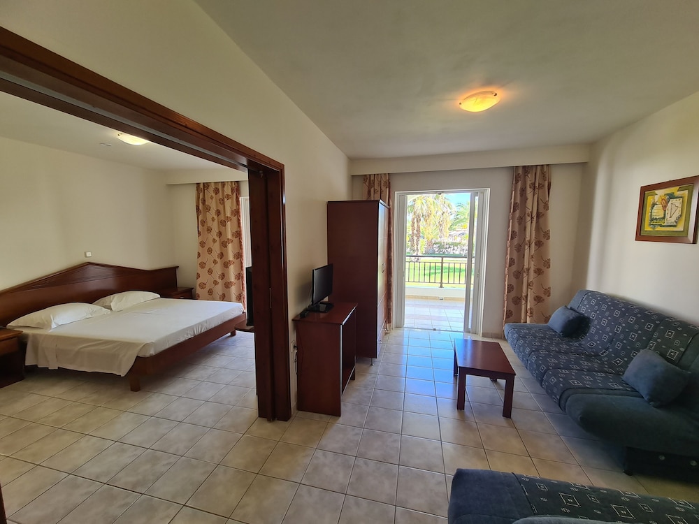 Corali Hotel 30/63