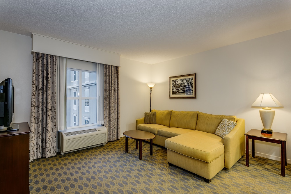 Hampton Inn & Suites Mobile- Downtown Historic District 36/56