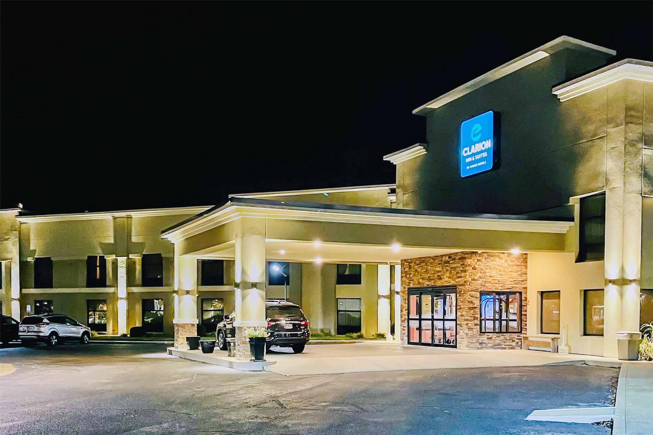 Clarion Inn & Suites Evansville Eastland Area 3/29