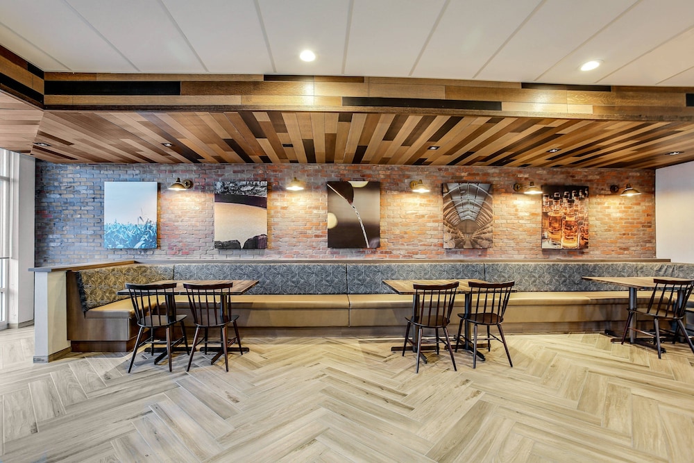Fairfield Inn & Suites by Marriott Bardstown 34/42