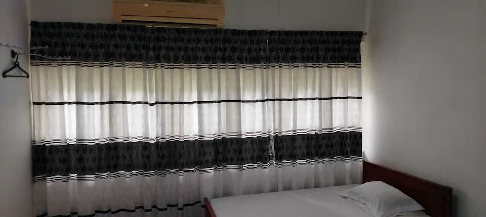 Hotel Lakeside 8/17