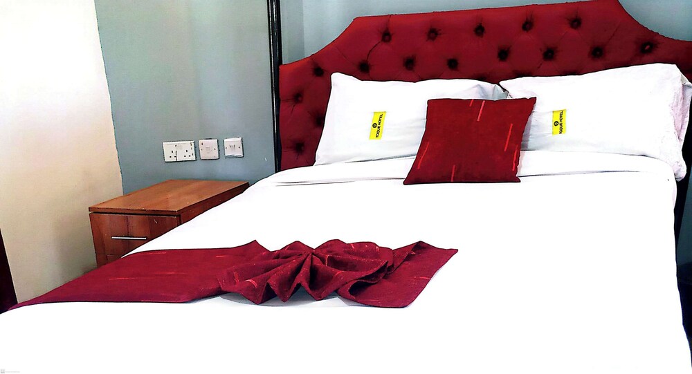 Toque Hotel & Lounge 20/50