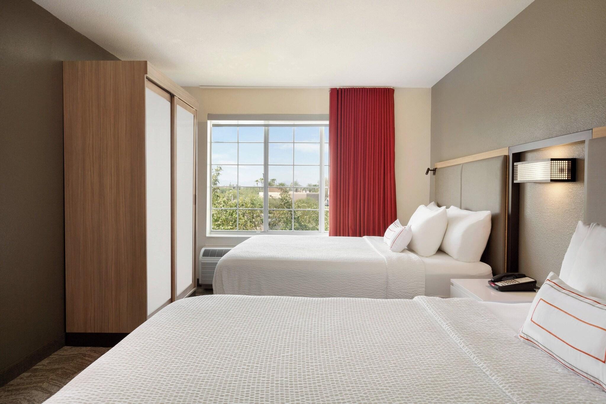 Suite, Queen Bed, Accessible