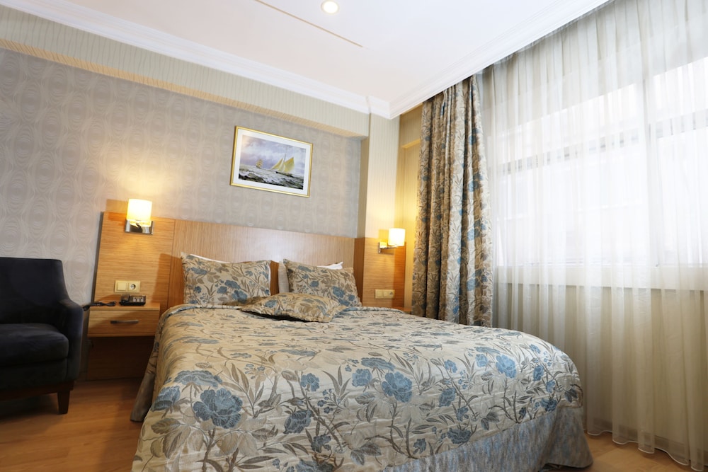 FAMILY, STUDIO, SUITE, KING BED, SOFA, KITCHEN