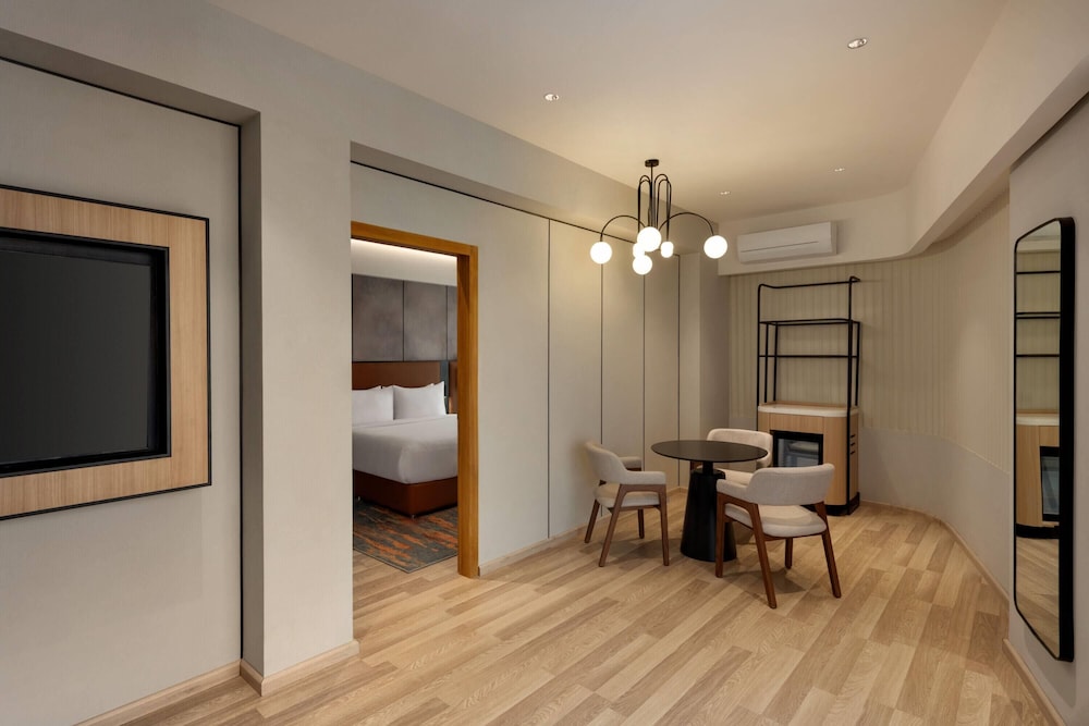 Ramada Encore by Wyndham Gurugram Dwarka Expressway 38/60