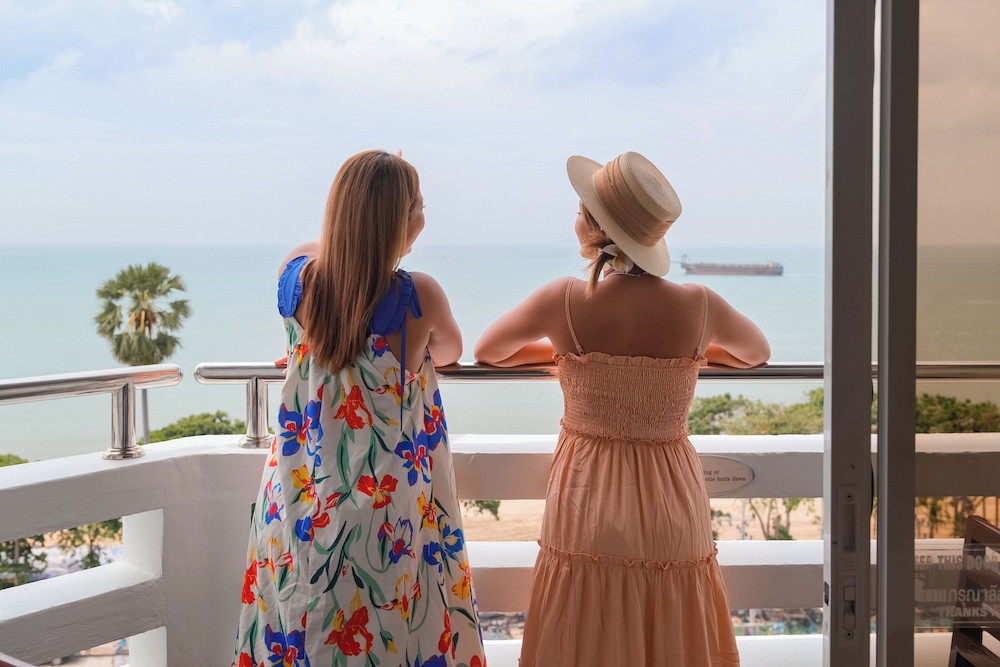Grand Jomtien Palace Hotel 36/42