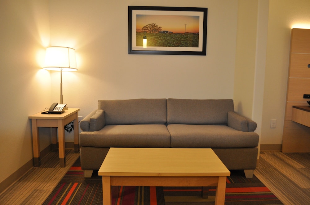 Holiday Inn Express Suites Price 31/51