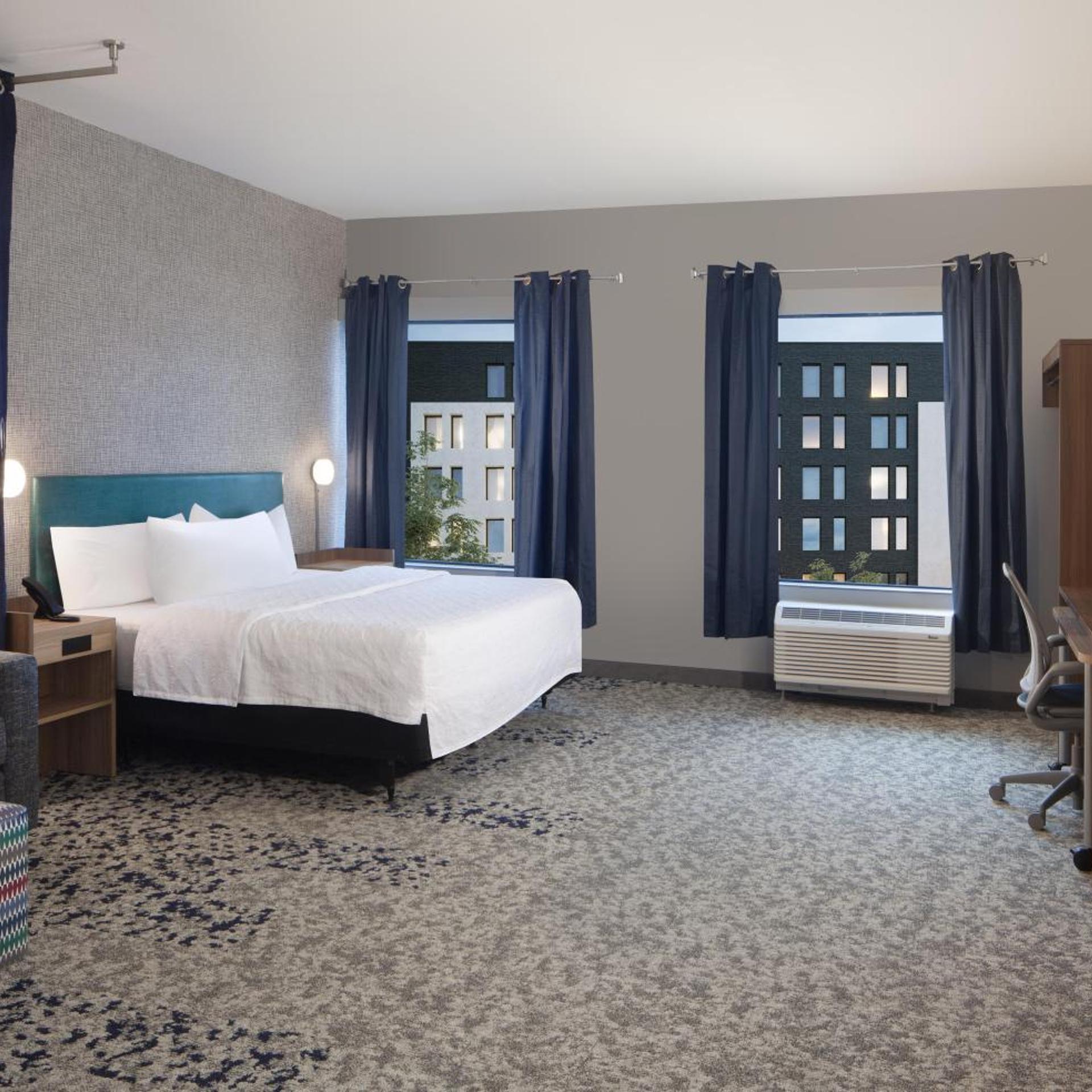 Studio, King Bed, Accessible